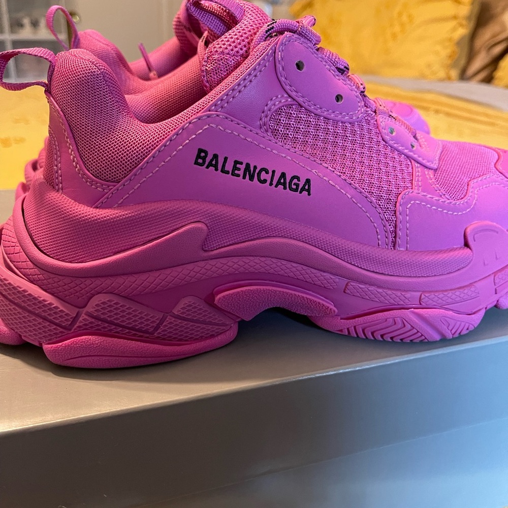 Balenciaga
Triple S sneakers
Womens